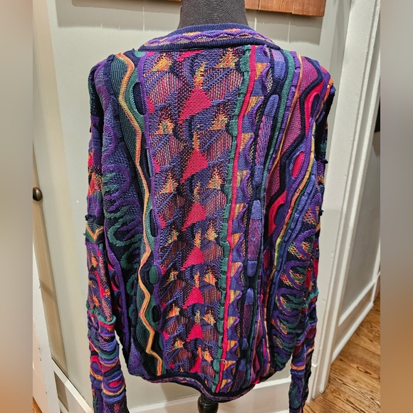 Tundra Canada Multicolor Geometric Crew Neck Sweater - Picture 6 of 8